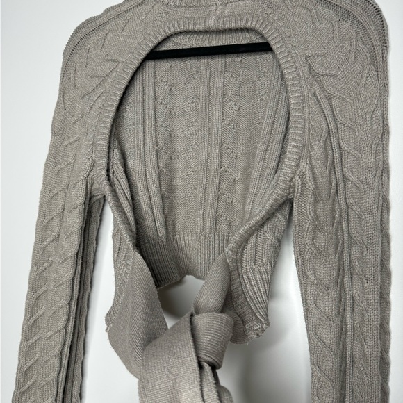 Gorgeous Camila Coelho Safaa Cropped Sweater in Grey - Picture 7 of 9